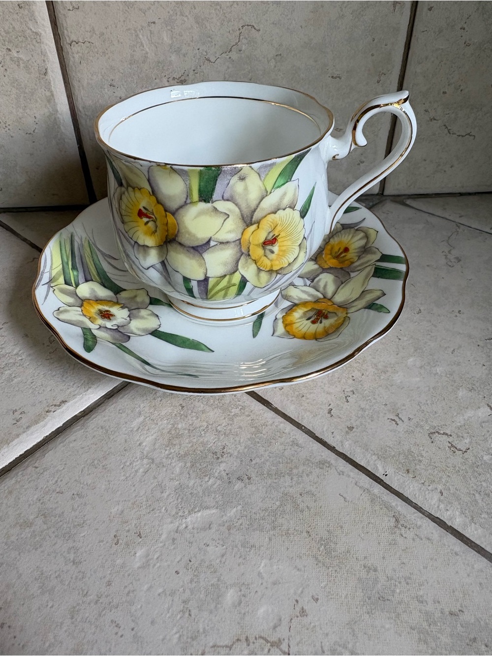 LOVELY ROYAL ALBERT BONE CHINA CUP & SAUCER, ENGLAND, 'DAFFODIL', HAND PAINTED!